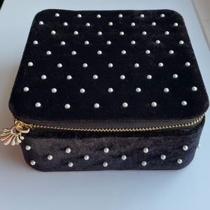 Lele Sadoughi Jet Pearl Velvet Everything Case